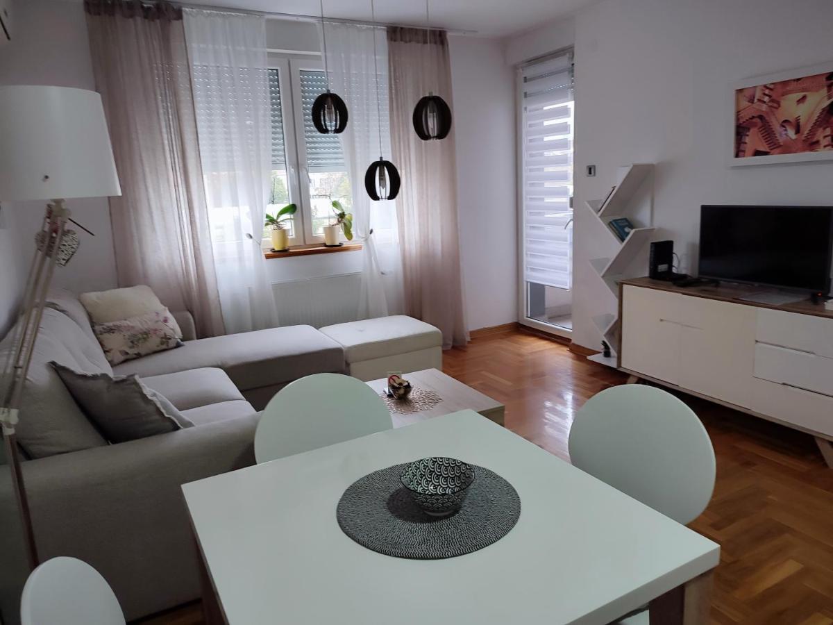 Apartment Rosa โนวีซาด ภายนอก รูปภาพ